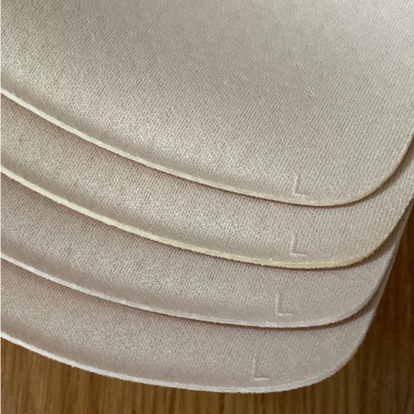 ❤️ Four New Lululemon Bra Insert Pads from Asia Size Medium NWOT - Picture 2 of 3